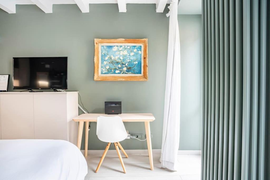 Bergamo Center Suite Mia - Modern & Green + Wifi エクステリア 写真