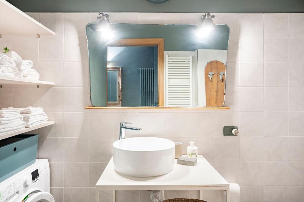 Bergamo Center Suite Mia - Modern & Green + Wifi エクステリア 写真