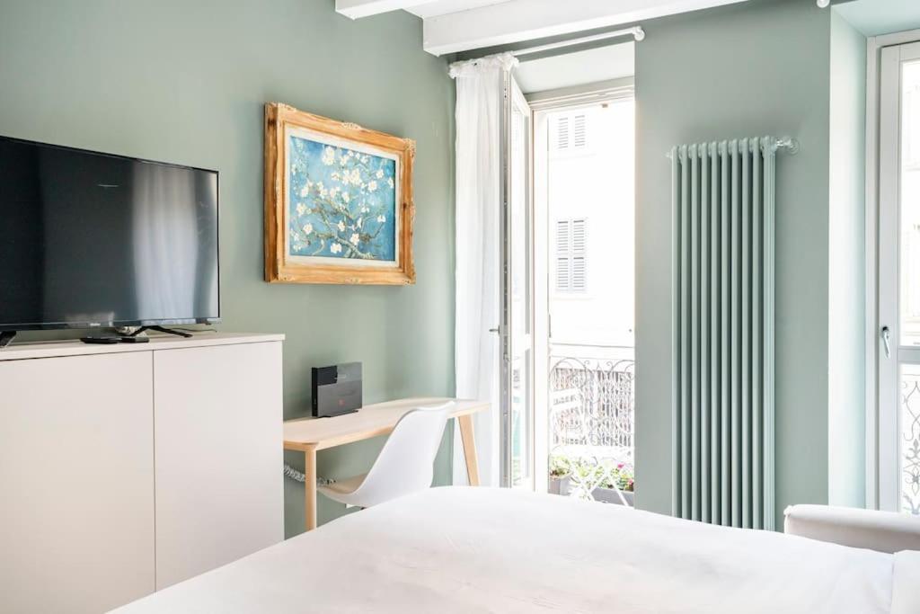 Bergamo Center Suite Mia - Modern & Green + Wifi エクステリア 写真