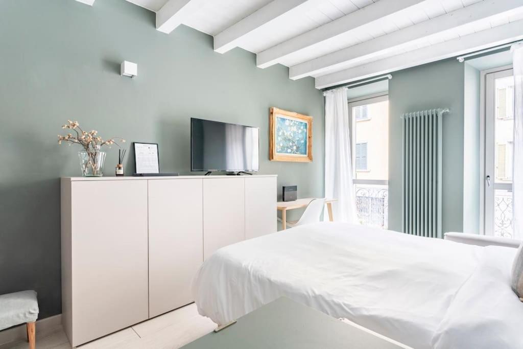 Bergamo Center Suite Mia - Modern & Green + Wifi エクステリア 写真